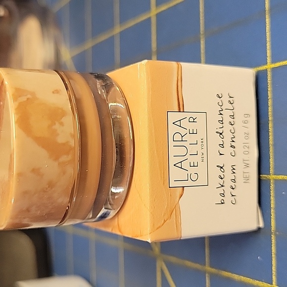 Laura Geller Baked Radiance Concealer in Tan 0.21oz/6g New - Picture 1 of 3